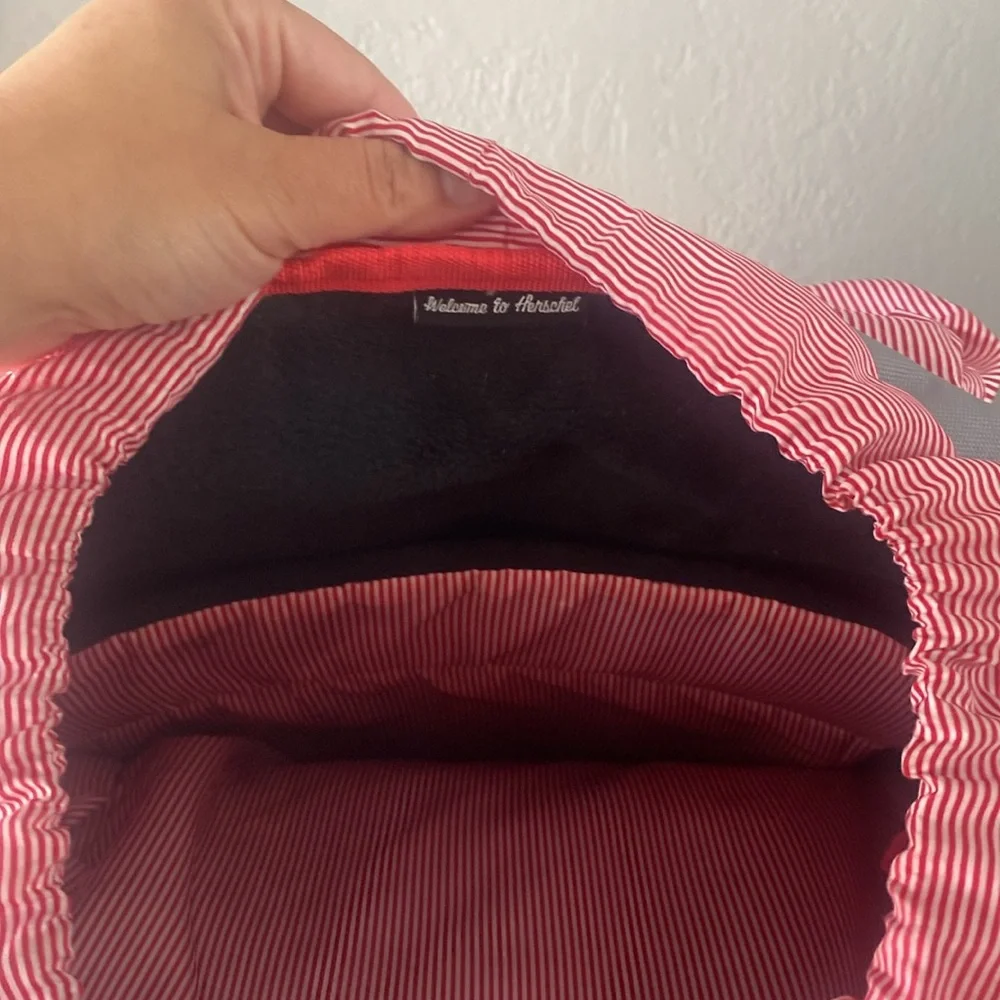 Herschel Supply Company top handle